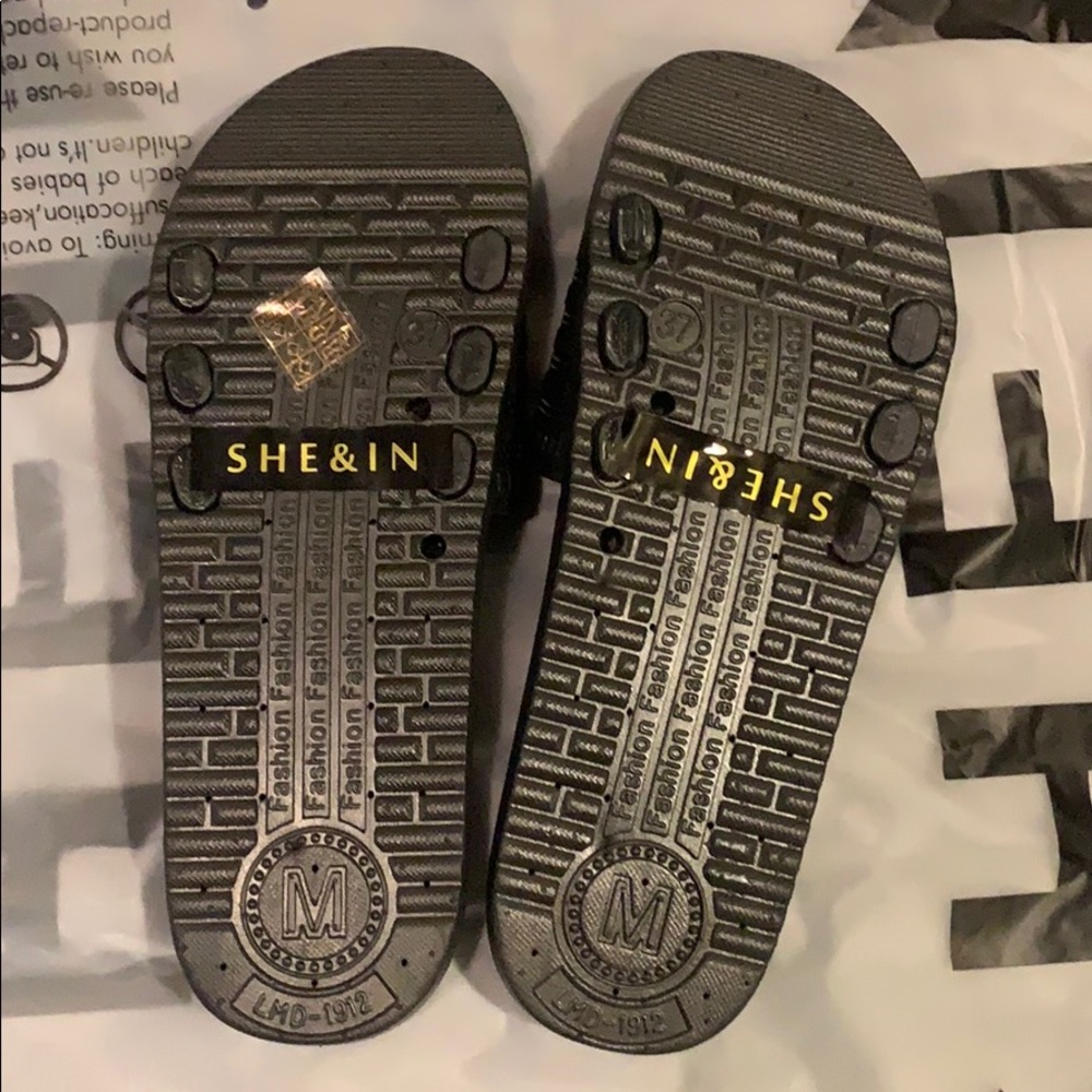 Black Slides - Picture 2 of 2